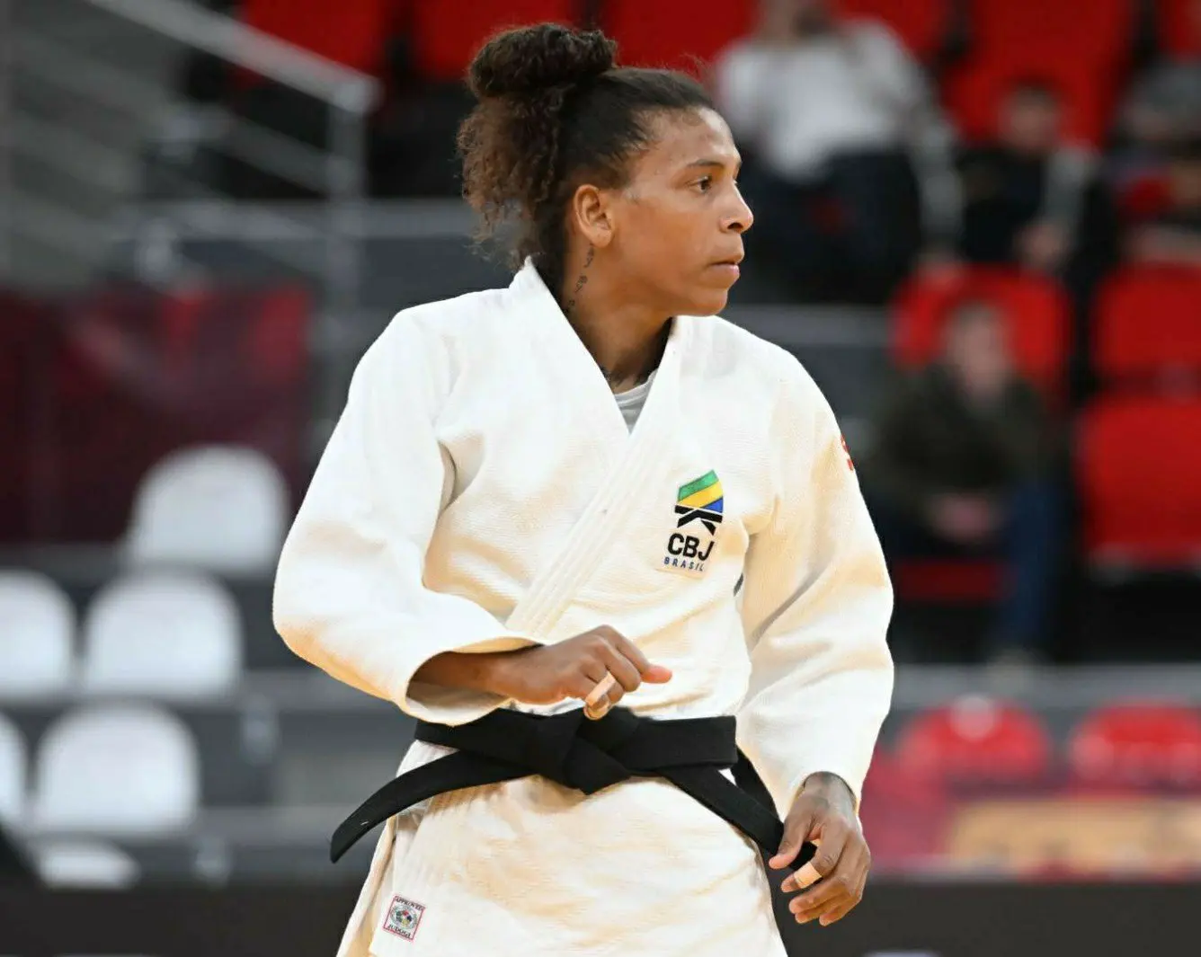 É OURO! RAFAELA SILVA VENCE MEDALHA PELO FLAMENGO