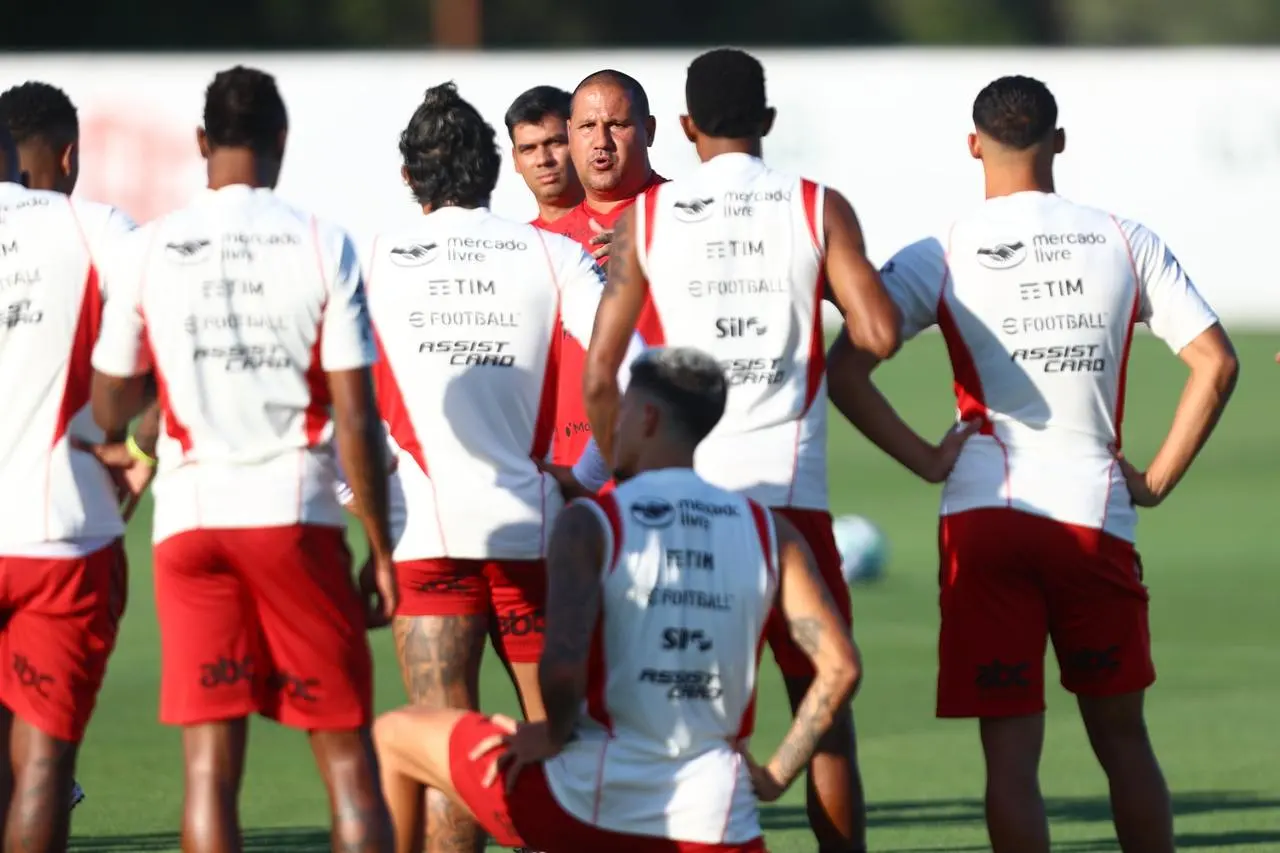 MÁRIO JORGE FINALIZA TREINAMENTO DESTA QUARTA E JOGADOR IMPORTANTE NÃO VAI A CAMPO