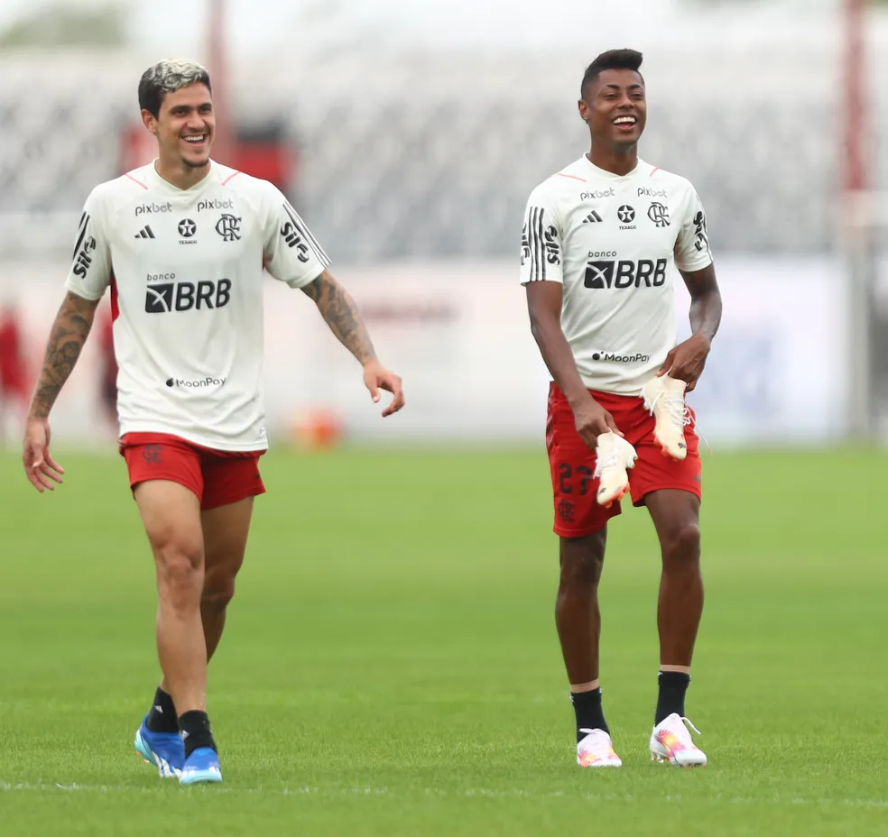 PROVÁVEL ESCALAÇÃO: FLAMENGO DEVE TER NOVIDADE NO MEIO-CAMPO CONTRA O CORINTHIANS