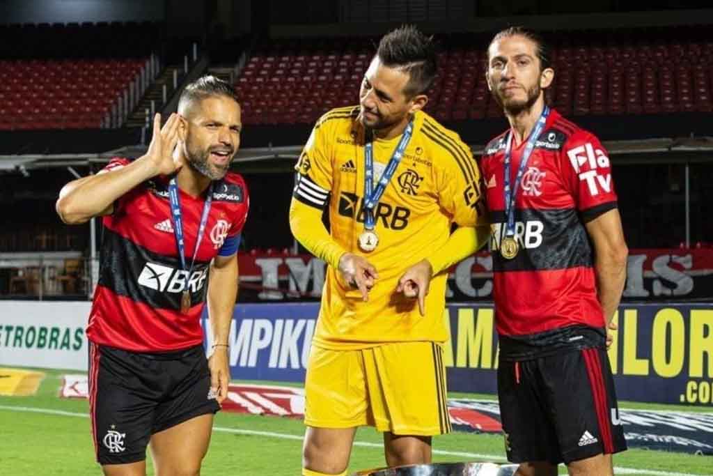 AULAS, CRIA! ÍDOLO DO FLAMENGO REALIZA PALESTRA EM HARVARD, MELHOR UNIVERSIDADE DOS EUA