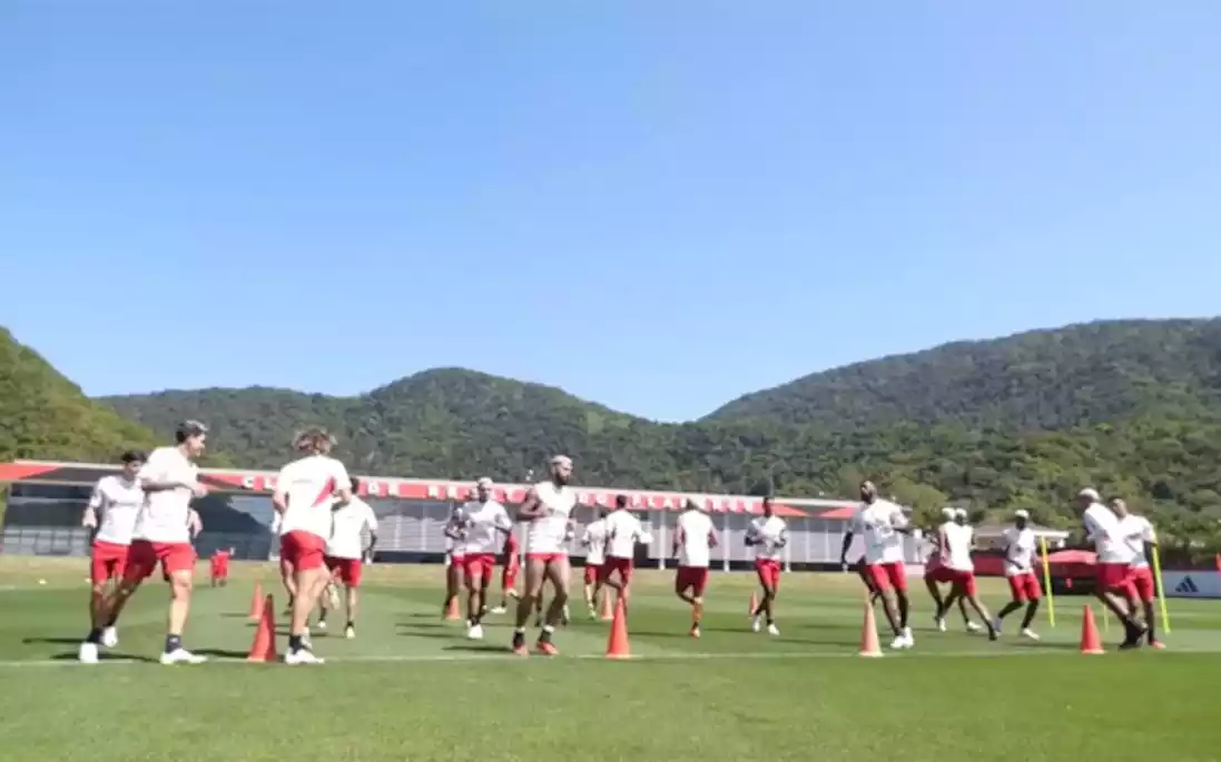 APÓS DOIS DIAS DE FOLGA, TITE COMANDA TREINO NO FLAMENGO COM FOCO NA PARTIDA CONTRA O SANTOS