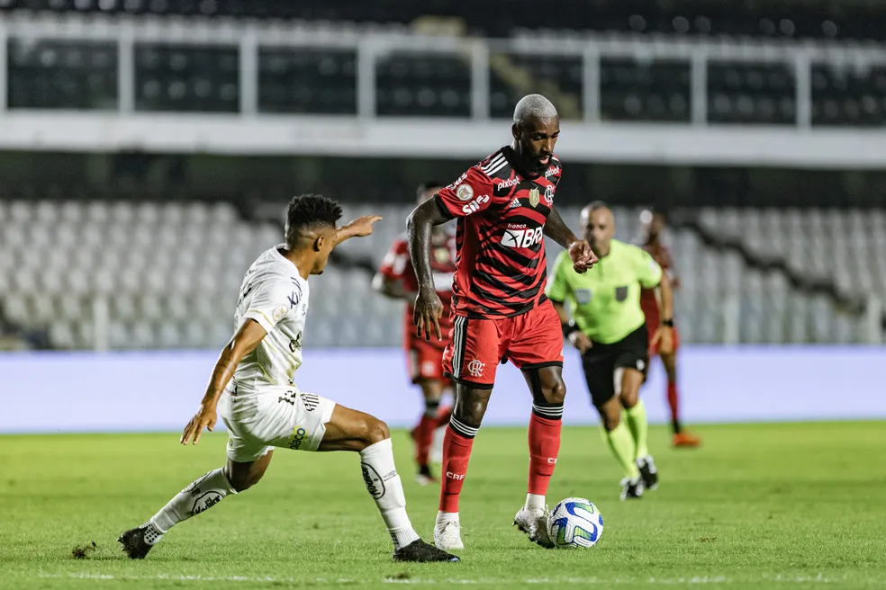 SANTOS TEM 8 ATLETAS PENDURADOS NO DÉRBI DE HOJE, QUE PODEM VIRAR DESFALQUES CONTRA O FLAMENGO