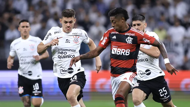 LATERAL DO CORINTHIANS EXALTA EMPATE COM O FLAMENGO: "TIVEMOS PERSONALIDADE HOJE"!