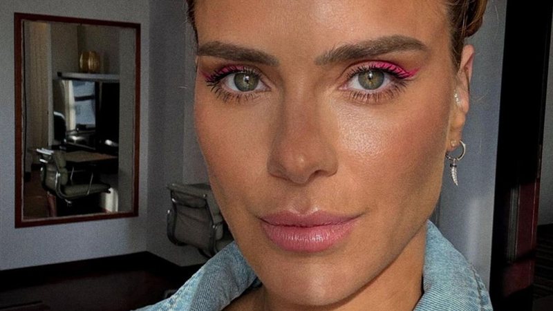 CAROLINA DIECKMANN ENCANTA SEGUIDORES COM LOOK DIVERTIDO: "SEMPRE MARAVILHOSA"