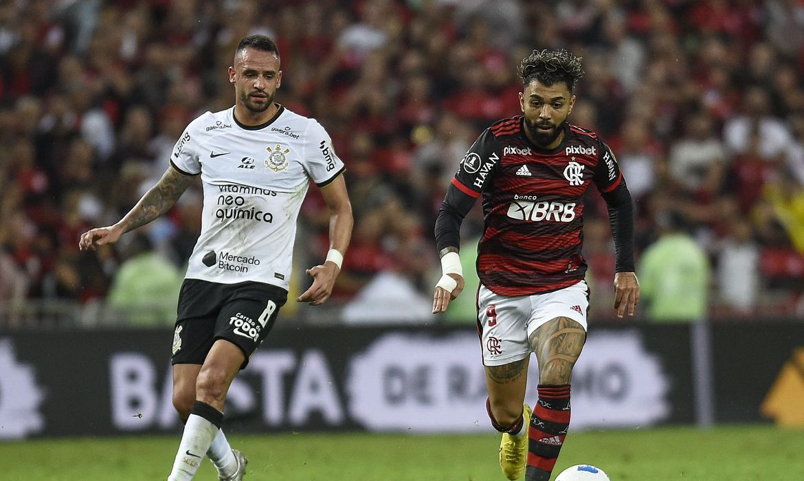 FLAMENGO E CORINTHIANS SE ENFRENTAM COM MAIS SEMELHANÇAS DO QUE DIFERENÇAS NA TEMPORADA