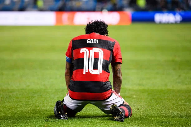 ÍDOLO DO FLAMENGO DISPARA CONTRA GABIGOL: "QUANDO ELE PEGOU A CAMISA 10, EU NÃO GOSTEI"!