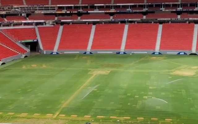 COISA HORRÍVEL! VEJA AS CONDIÇÕES DO GRAMADO DO MANÉ GARRINCHA, PALCO DE FLAMENGO X SANTOS