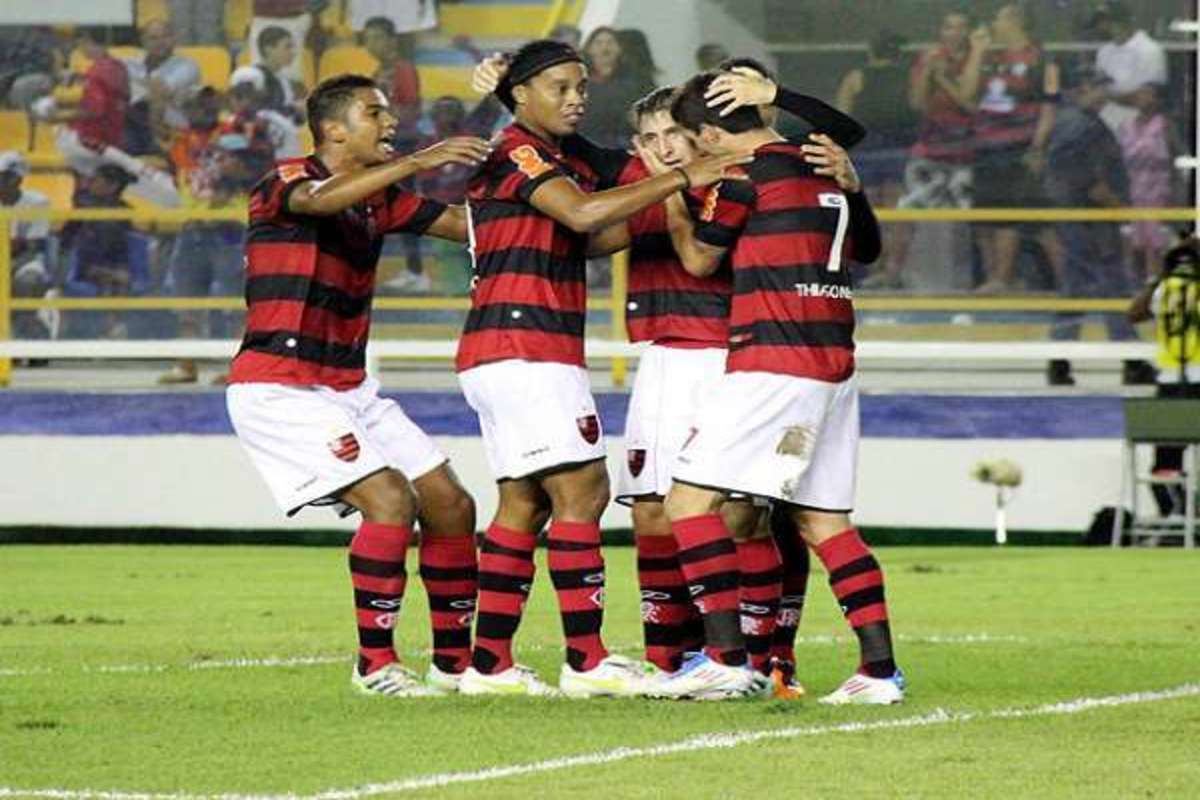 Ronaldinho foi um dos melhores jogadores do futebol mundial, tanto que até hoje é chamado de bruxo, por conta do que fazia em campo