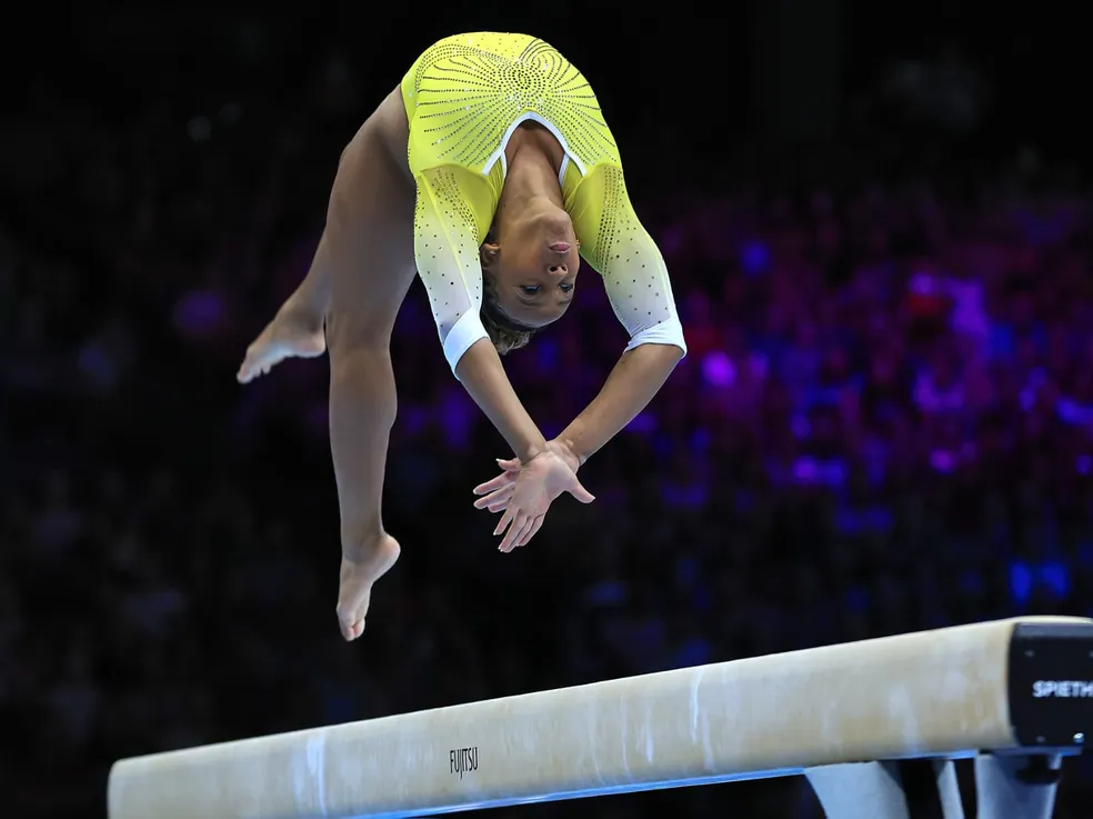 Rebeca de Andrade é bronze na trave no Mundial de Ginática na Antuérpia — Foto: Ricardo Bufolin/CBG