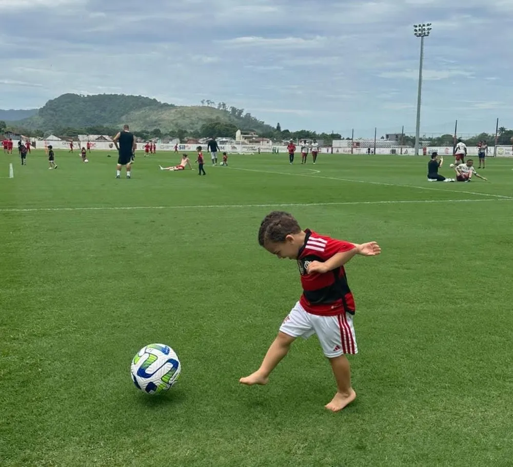 COM FIM DE SEMANA LIVRE, ELENCO DO FLAMENGO SE REAPRESENTA E FAZ CONFRATERNIZAÇÃO NO NINHO DO URUBU