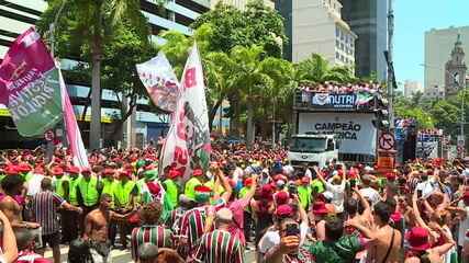 EM FESTA DA LIBERTADORES, TORCIDA DO FLUMINENSE IRONIZA FLAMENGO