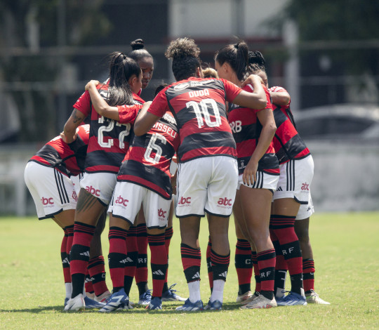 FLAMENGO PERDE PARA O FLUMINENSE NO CARIOCA FEMININO, MAS SE CLASSIFICA PARA A FINAL DO TORNEIO