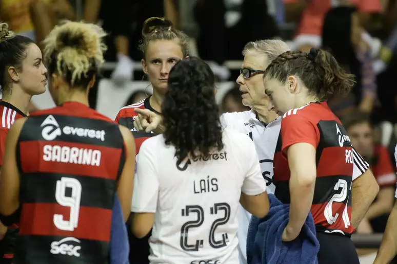 FLAMENGO SESC ENFRENTA FLUMINENSE EM DECISÃO PELO VÔLEI FEMININO