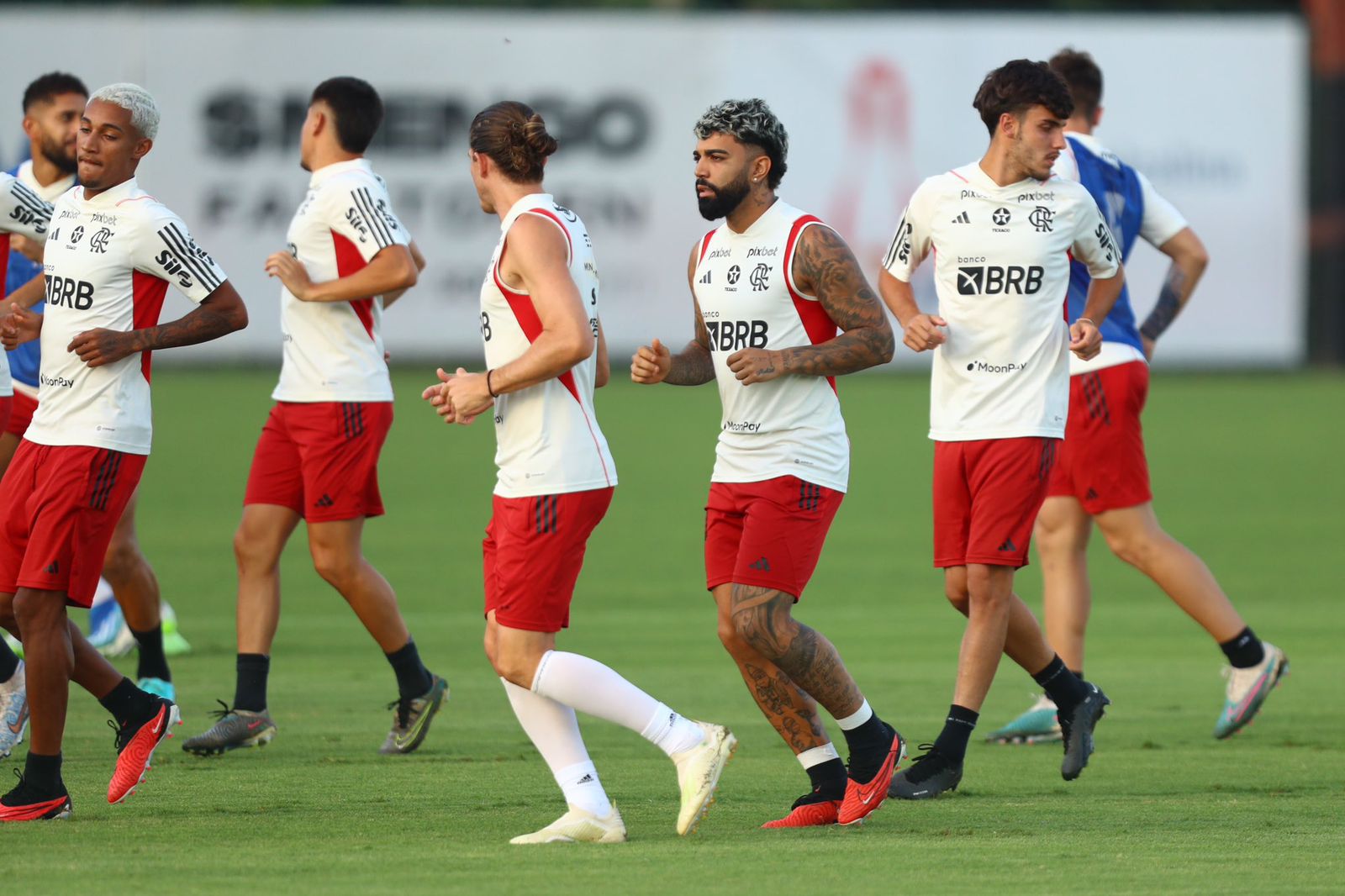 FLAMENGO VOLTA AOS TREINOS VISANDO FLA X FLU NESTE SÁBADO!