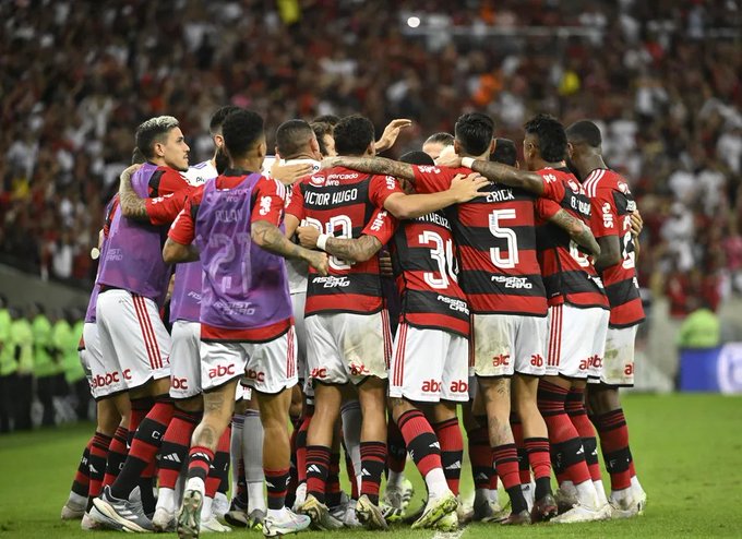 DE OLHO NA GRAMA DO VIZINHO, FLAMENGO ENTRA EM CAMPO DE OLHO NOS RIVAIS