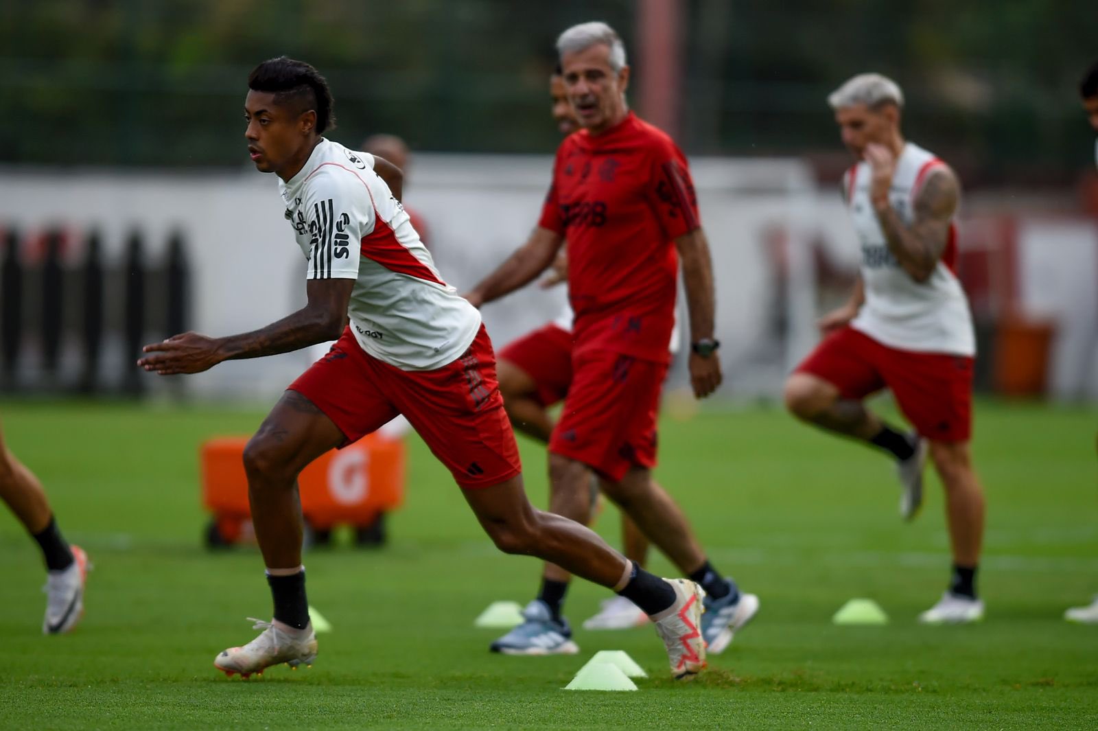 FLAMENGO EM CAMPO: TITE DEFINE TIME PARA DECISÃO CONTRA CUIABÁ