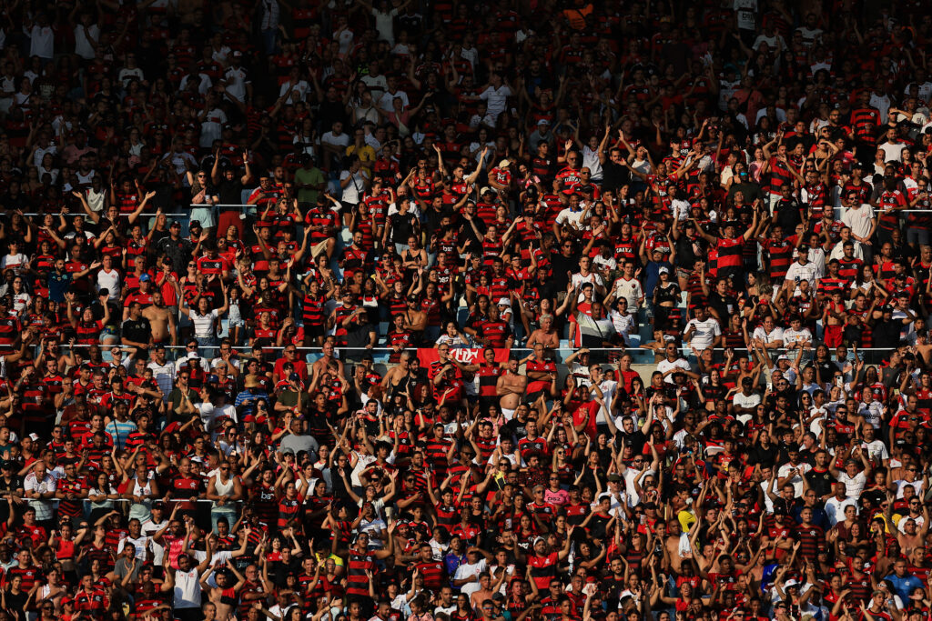 Torcedor do Flamengo devolve ingresso da Libertadores perdido, dá lição de  vida e faz campanha por cortesia: 'Queria esse presente', Flamengo