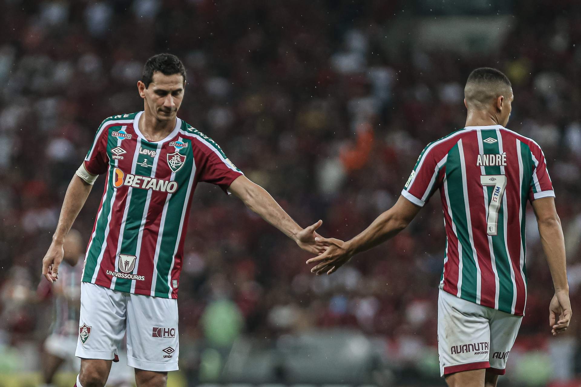 MEIA DO FLUMINENSE PEDE RESPEITO AO FLAMENGO: ''VOLTOU A JOGAR BEM''