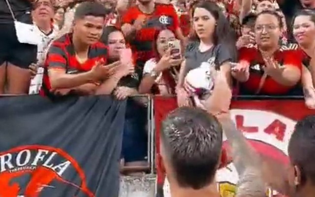 EMOCIONANTE! ARRASCAETA SURPREENDE PEQUENO TORCEDOR DO FLAMENGO NA ARENA CASTELÃO (COM VÍDEO)