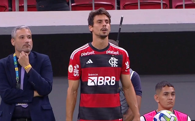 DEPOIS DE 6 MESES, RODRIGO CAIO VOLTA A ENTRAR EM CAMPO PELO FLAMENGO