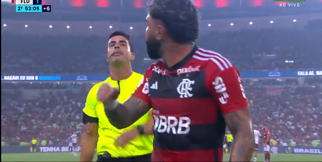 Gabigol sai de campo revoltado. Foto: Reprodução/Premiere