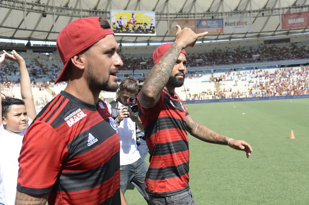 CORINTHIANS TRAÇA PLANO PARA TIRAR ÍDOLO DO FLAMENGO EM 2024