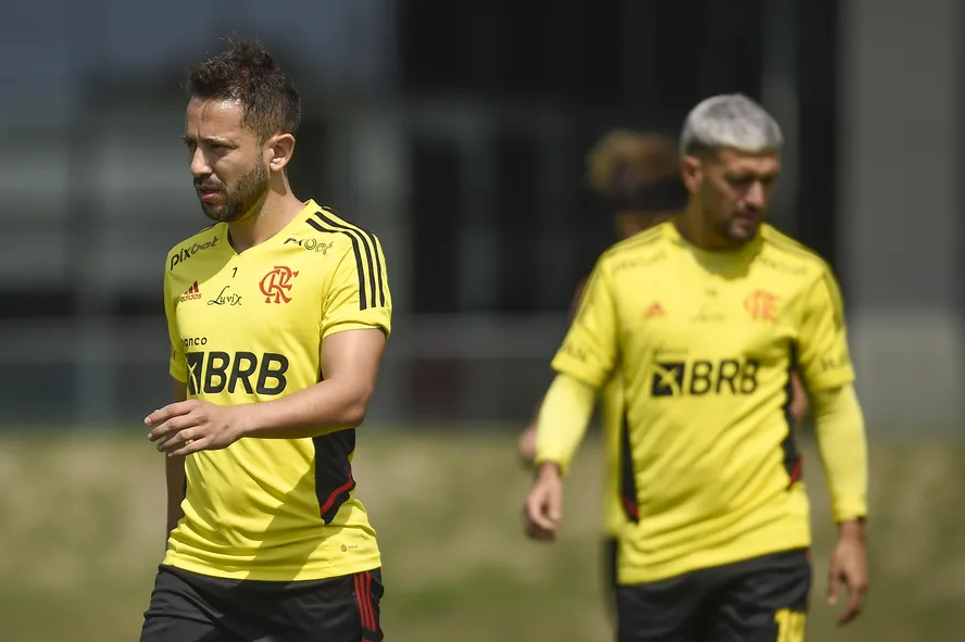 ''É INSUPORTÁVEL MARCAR'', FÁBIO SANTOS SE DERRETE POR MEIA DO FLAMENGO