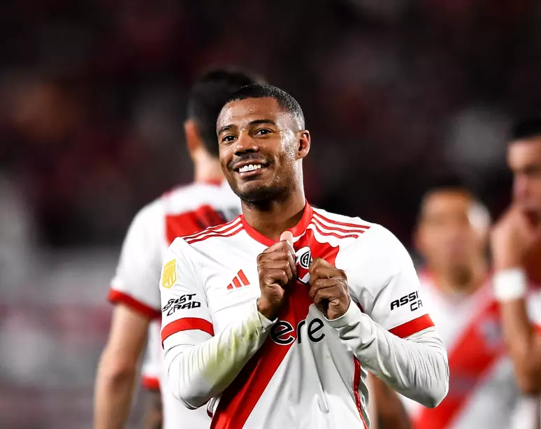 APÓS ELIMINAÇÃO, TÉCNICO DO RIVER PLATE REVELA "COMPROMISSO DE VENDA" POR DE LA CRUZ E ANIMA O FLAMENGO