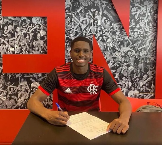 FLAMENGO FORTALECE ELENCO COM CONTRATAÇÃO DEFINITIVA DE EVERTTON ARAÚJO