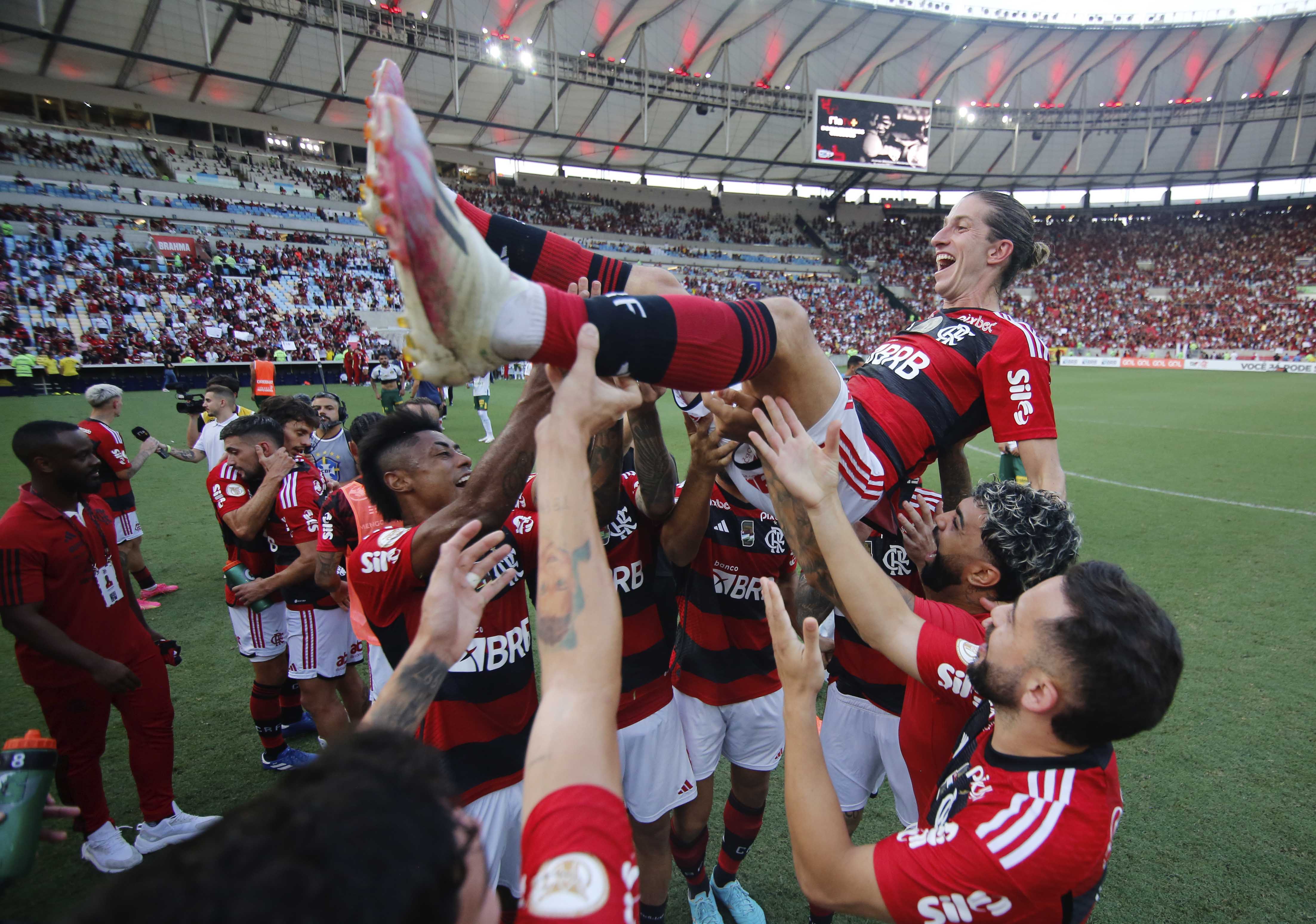 De La Cruz will be the 10th Uruguayan for Flamengo; see the list with  Arrascaeta on top 