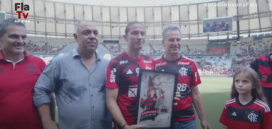 Ídolos Eternos Antes De Flamengo X CuiabÁ Filipe LuÍs E Rodrigo Caio SÃo Homenageados No MaracanÃ 8817