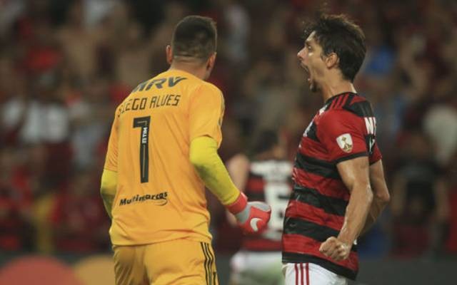 NO MARACANÃ, DIEGO ALVES HONRA DESPEDIDA DE FILIPE LUÍS E RODRIGO CAIO