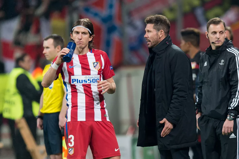 "MELHOR QUE GANHAR UM TROFÉU", RESPONDE SIMEONE A ELOGIOS DE FILIPE LUIÍS AO TREINADOR DO ATLÉTICO DE MADRID