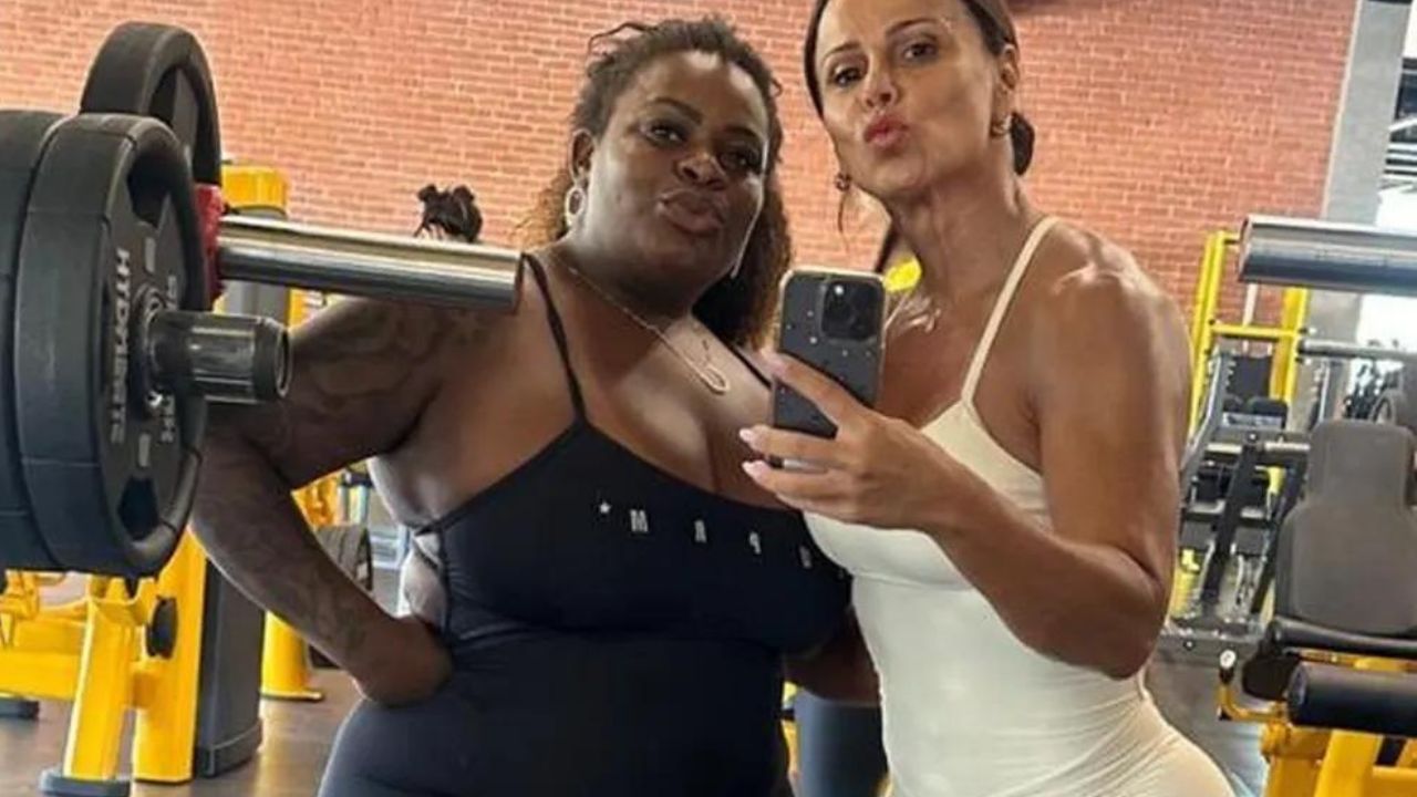 JOJO TODYNHO APARECE DIVIDINDO ACADEMIA COM VIVIANE ARAUJO E MIRA PREPARAÇÃO PARA O CARNAVAL