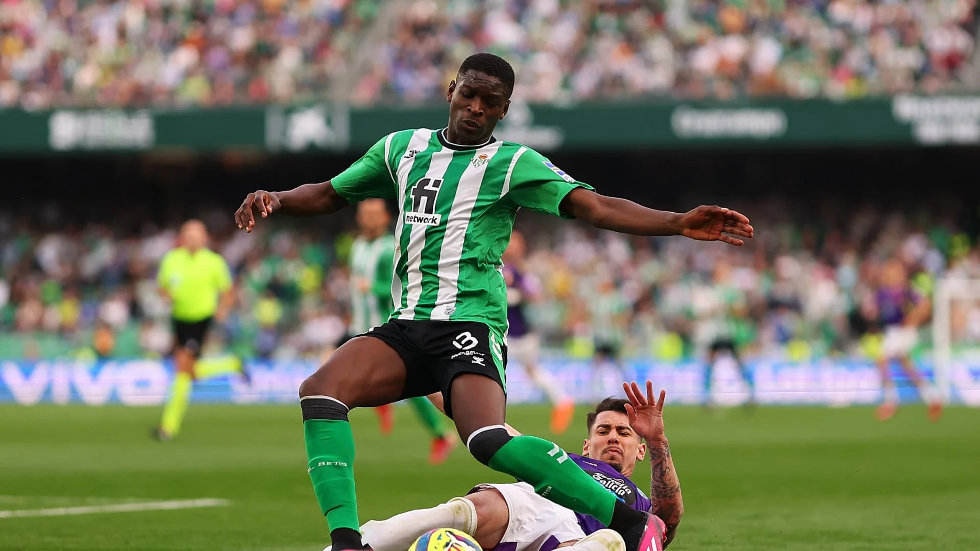 LUIS HENRIQUE: O JOGO DURO DO REAL BETIS E A DANÇA DAS NEGOCIAÇÕES DO FLAMENGO