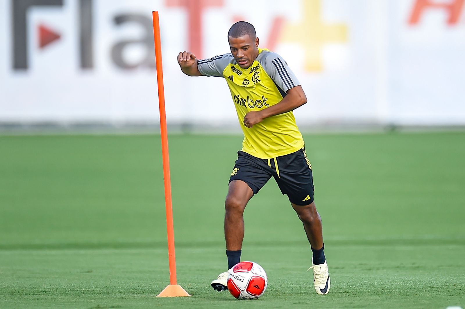 NOVIDADES NA ESCALAÇÃO? TITE ESBOÇA TIME QUE ENTRARÁ EM CAMPO CONTRA O BOTAFOGO