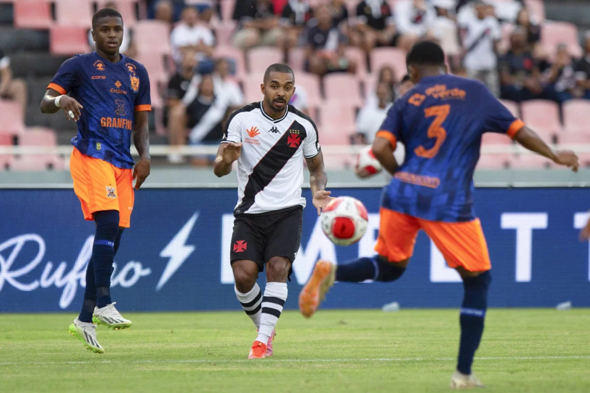 ADVERSÁRIO DO FLAMENGO NO PRÓXIMO DOMINGO, VASCO CULPA ARBITRAGEM POR DERROTA PARA O NOVA IGUAÇU