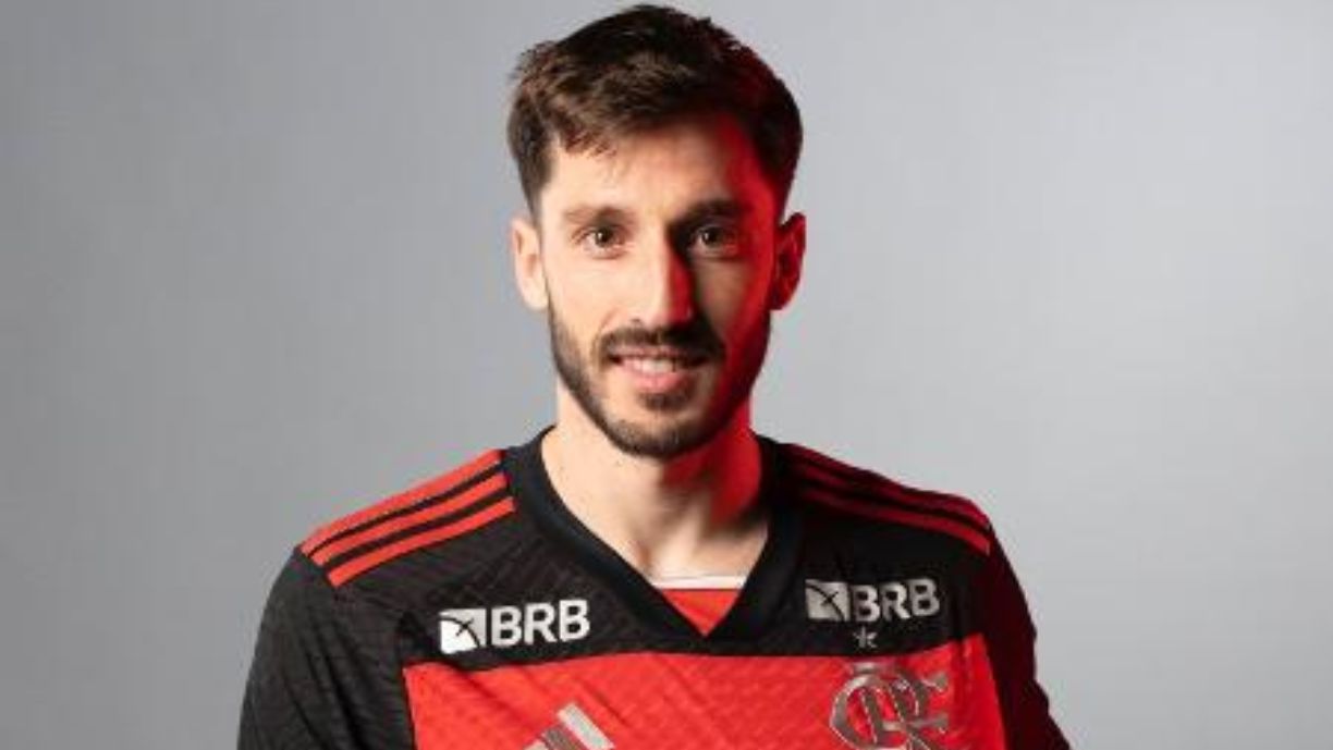 COMO ASSIM? VIÑA JÁ PODE JOGAR PELO FLAMENGO, MAS NÃO DEVE ENFRENTAR O BOTAFOGO... ENTENDA