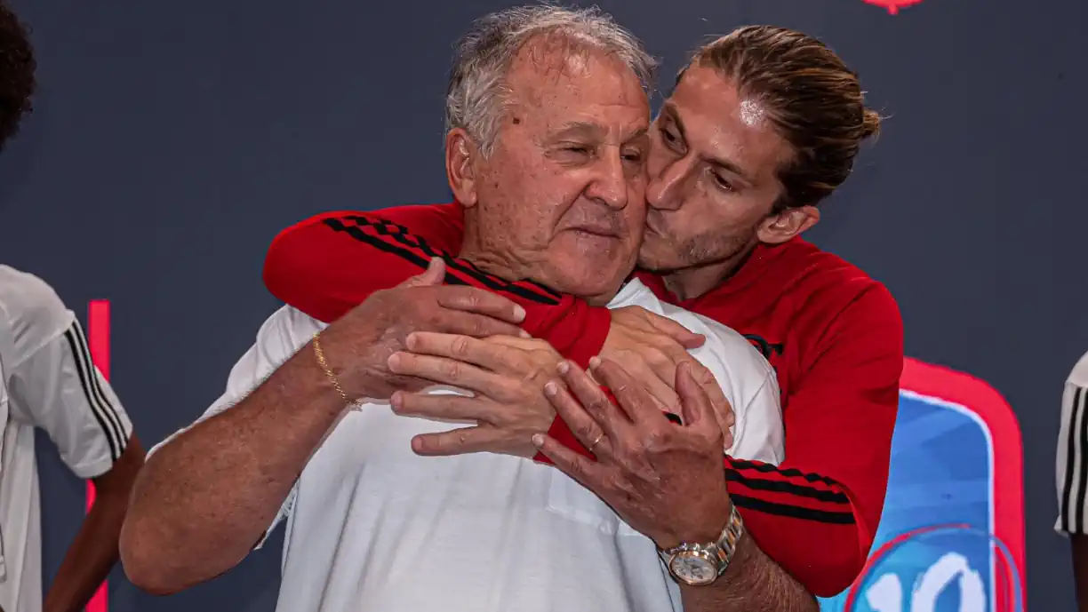 Filipe Luís revela que recebeu conselhos de Zico antes de estreia pelo Flamengo