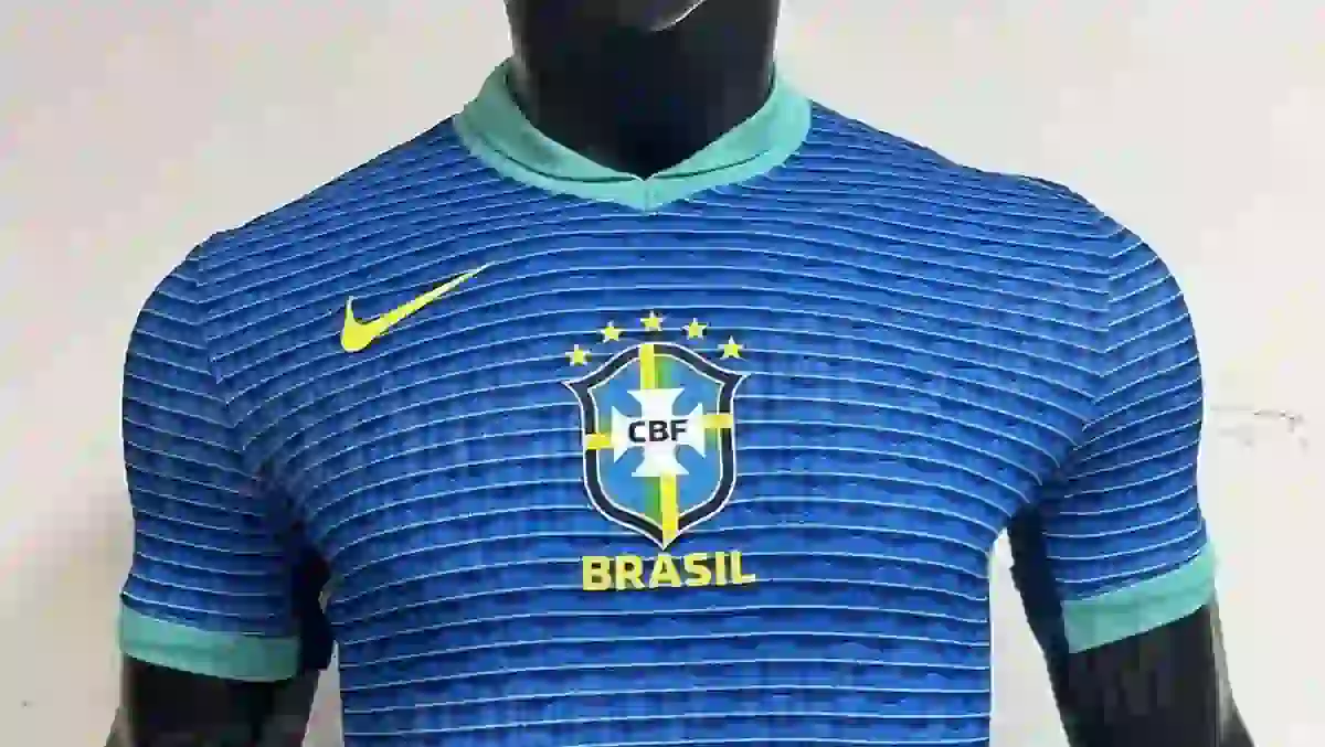 SELEÇÃO BRASILEIRA ESTREIA NOVA CAMISA AZUL CONTRA A INGLATERRA, EM WEMBLEY