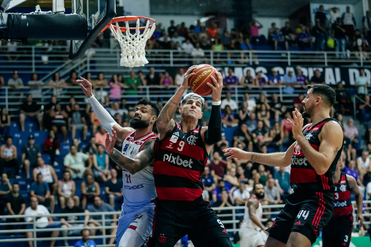 FIND OUT WHERE TO WATCH AND TIME OF FLAMENGO X BAURU BASKET - GAME 1 OF THE NBB SEMIFINAL
