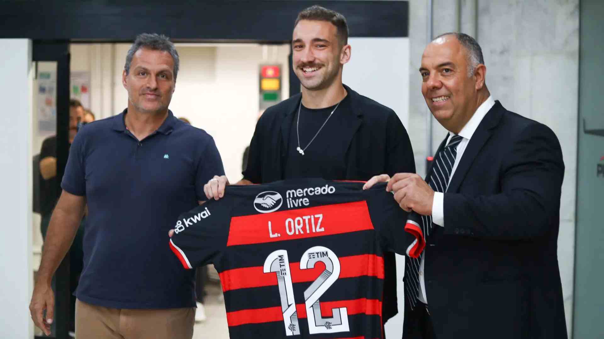 ASSISTA AO VIVO (COM IMAGENS), FLAMENGO! COLETIVA DE APRESENTAÇÃO DE LÉO ORTIZ NO NINHO DO URUBU