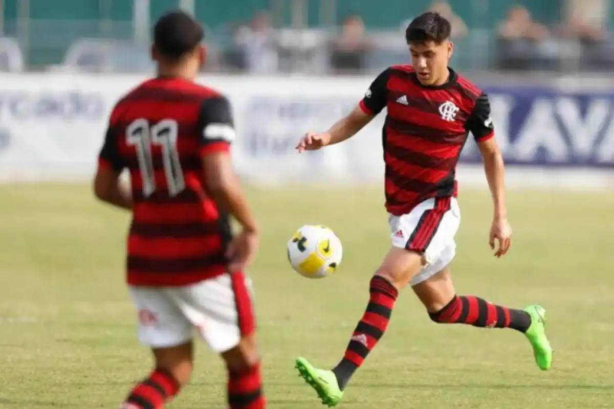 TEM ACORDO? CLUBE DO RIO VEM ATRÁS DE LATERAL DO FLAMENGO PARA A TEMPORADA