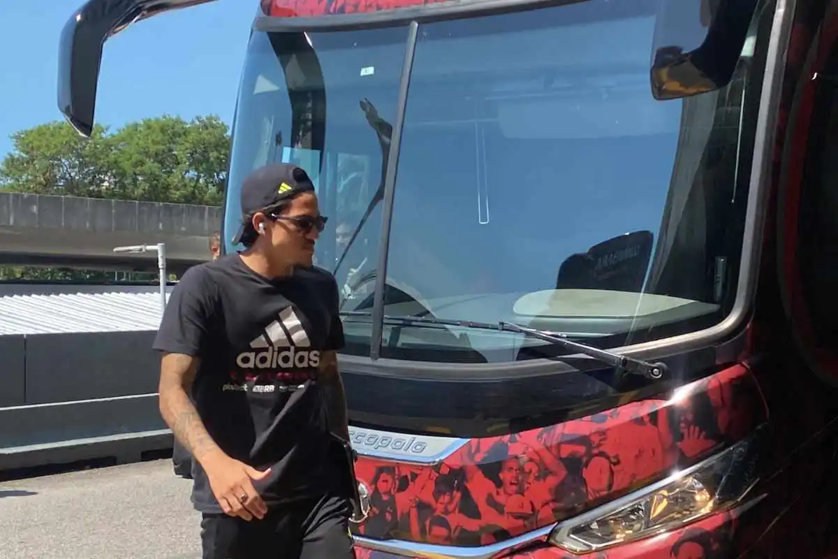 FLAMENGO EMBARCA PARA BOGOTÁ VISANDO O PRIMEIRO DUELO DA LIBERTADORES