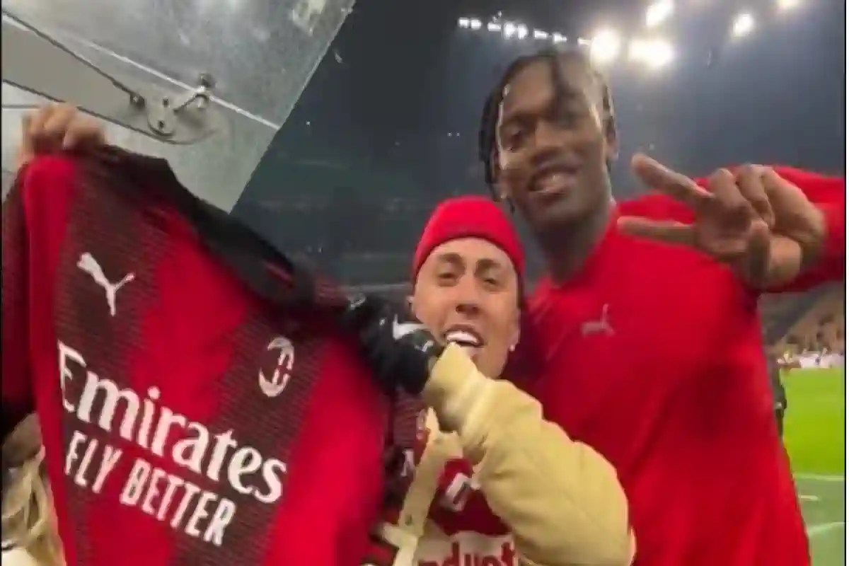 RAFAEL LEÃO, ATACANTE DO MILAN FAZ CARREIRA NA MÚSICA E PEDE FEET COM MC DANIEL