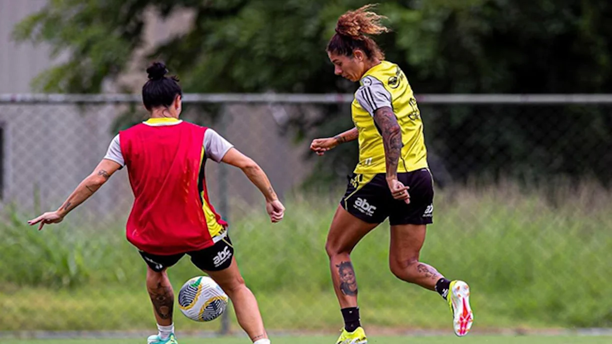 FLAMENGO FINALIZA PREPARAÇÃO PARA CONFRONTO CONTRA O CORINTHIANS PELO BRASILEIRÃO FEMININO NESTE DOMINGO