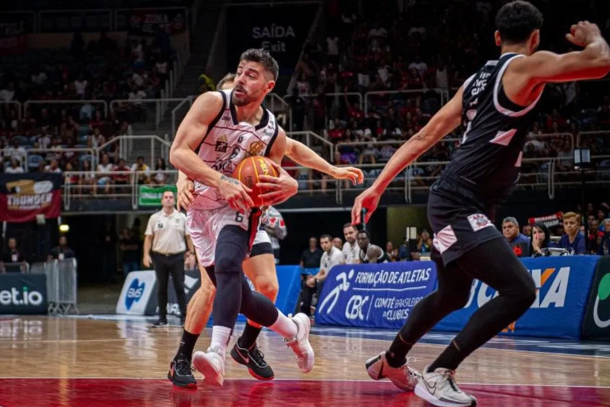 PASSEIO! FLABASQUETE VENCE COM TRANQUILIDADE O CORINTHIANS PELA NBB