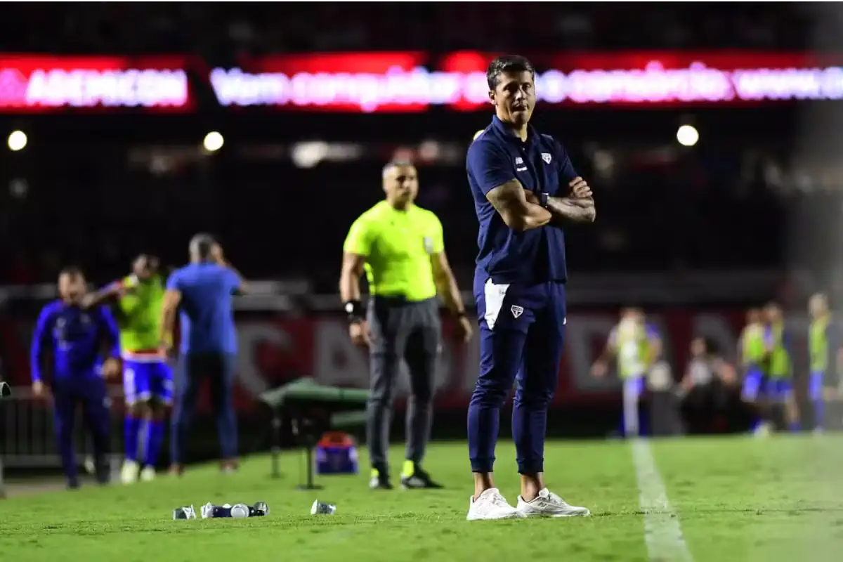 DE OLHO NO RIVAL! SÃO PAULO ENCARA O FLAMENGO PRESSIONADO E TENDO SEU TREINADOR COM A "CORDA NO PESCOÇO"