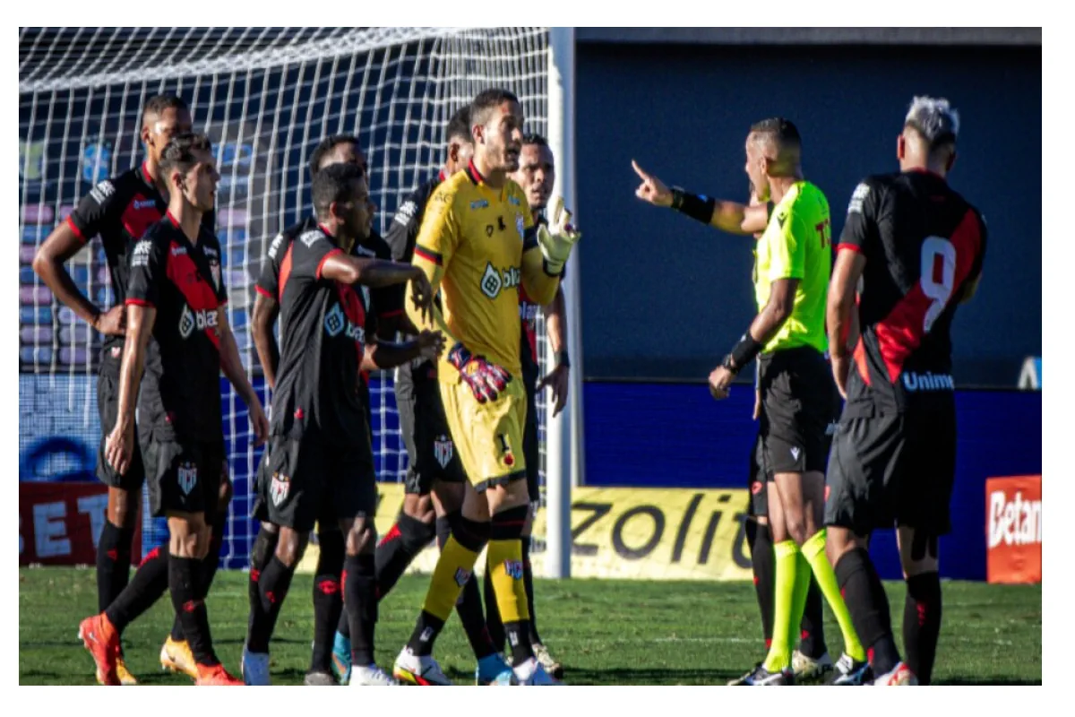 CBF DIVULGA ANÁLISE DE VAR EM LANCES POLÊMICOS DE ATLÉTICO-GO X FLAMENGO