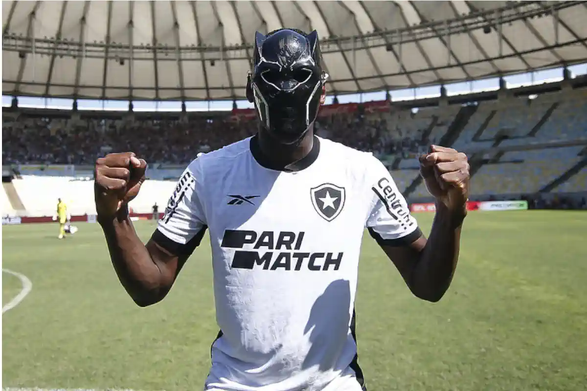 VISTA GROSSA? POR QUE A ARBITRAGEM NÃO PUNIU LUIZ HENRIQUE POR USAR MÁSCARA NO GOL ENTRE FLAMENGO X BOTAFOGO